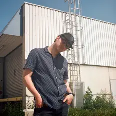 收听 Lonely Inc.、观看音乐视频、阅读小传、查看巡演日期等 ！