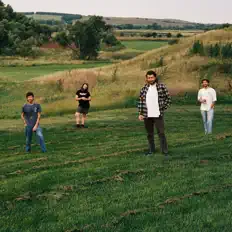 Dad Bod सुनें, म्यूज़िक वीडियो देखें, बायो पढ़ें, दौरे की तारीखें और बहुत कुछ देखें!