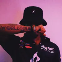 Escucha a undefined, mira videos musicales, lee su biografía, consulta las fechas de las gira y más.