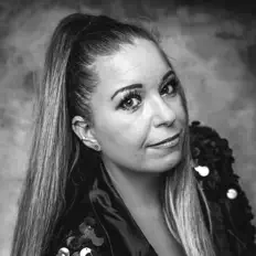 Escucha a Emmy Rich, mira videos musicales, lee su biografía, consulta las fechas de las gira y más.