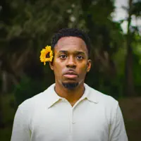 Ouça undefined, assista a videoclipes, leia a biografia, veja as datas das turnês e mais!