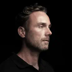 Ascolta Sander Rosenbrand, guarda video musicali, leggi la biografia, vedi le date del tour & altro!