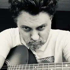 My Weight in Gold Starsを聴いたり、ミュージックビデオを鑑賞したり、経歴やツアー日程などを確認したりしましょう！