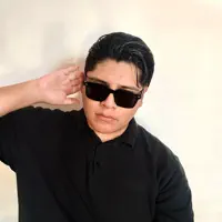 undefinedを聴いたり、ミュージックビデオを鑑賞したり、経歴やツアー日程などを確認したりしましょう！