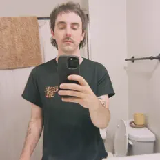 收听 Brolly、观看音乐视频、阅读小传、查看巡演日期等 ！