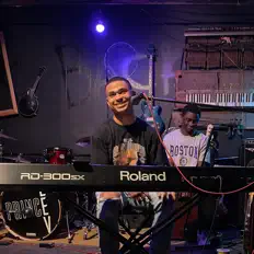 Wingoを聴いたり、ミュージックビデオを鑑賞したり、経歴やツアー日程などを確認したりしましょう！