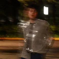 Poslechněte si interpreta Glozz, sledujte hudební videa, přečtěte si životopis, podívejte se na data turné a další informace.