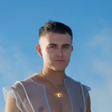 Felix IIIを聴いたり、ミュージックビデオを鑑賞したり、経歴やツアー日程などを確認したりしましょう！