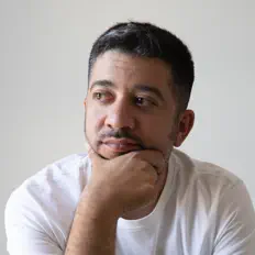 Iván Macíasを聴いたり、ミュージックビデオを鑑賞したり、経歴やツアー日程などを確認したりしましょう！