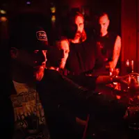 Poslechněte si interpreta undefined, sledujte hudební videa, přečtěte si životopis, podívejte se na data turné a další informace.