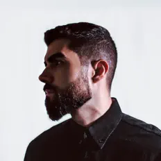 Ouça AUAT, assista a videoclipes, leia a biografia, veja as datas das turnês e mais!