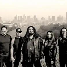 Ouça Calling For Chaos, assista a videoclipes, leia a biografia, veja as datas das turnês e mais!