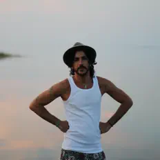 Ascolta Hvetter, guarda video musicali, leggi la biografia, vedi le date del tour & altro!