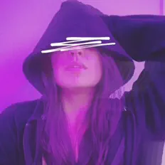 Chi Hoodie을(를) 듣고, 뮤직 비디오를 보고, 약력을 읽고, 투어 일정 등을 확인하세요!