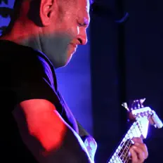 Marcello Sutera: песни, клипы, биография, даты выступлений и многое другое.