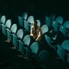 Poslechněte si interpreta Parlour Magic, sledujte hudební videa, přečtěte si životopis, podívejte se na data turné a další informace.