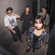 Dengarkan Gimmicry, tonton video musik, baca bio, lihat tanggal tur & lainnya!