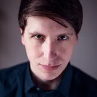 Ouça undefined, assista a videoclipes, leia a biografia, veja as datas das turnês e mais!