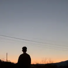 Posłuchaj wykonawcy Jake Asenov, obejrzyj teledyski, przeczytaj biografię, zobacz daty tras koncertowych i nie tylko!