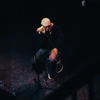 Ouça undefined, assista a videoclipes, leia a biografia, veja as datas das turnês e mais!