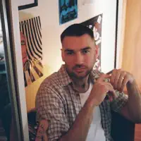 Ouve undefined, vê vídeos de música, lê a biografia, vê as datas da digressão e muito mais!