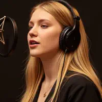 Dengarkan undefined, tonton video musik, baca bio, lihat tanggal tur & lainnya!