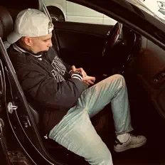 Deno53 सुनें, म्यूज़िक वीडियो देखें, बायो पढ़ें, दौरे की तारीखें और बहुत कुछ देखें!