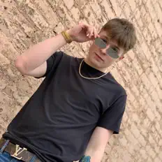 Escucha a F3nix, mira vídeos musicales, lee la biografía, consulta fechas de giras y mucho más.