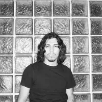 Ouve undefined, vê vídeos de música, lê a biografia, vê as datas da digressão e muito mais!