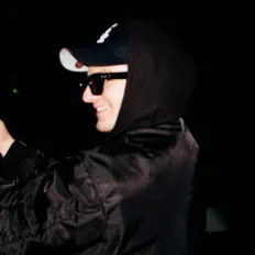 Poslechněte si interpreta DEFFECTUNDERHOOD, sledujte hudební videa, přečtěte si životopis, podívejte se na data turné a další informace.