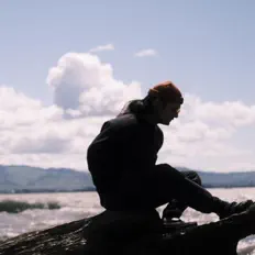 Yudon सुनें, म्यूज़िक वीडियो देखें, बायो पढ़ें, दौरे की तारीखें और बहुत कुछ देखें!