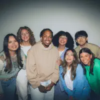 Ouve undefined, vê vídeos de música, lê a biografia, vê as datas da digressão e muito mais!