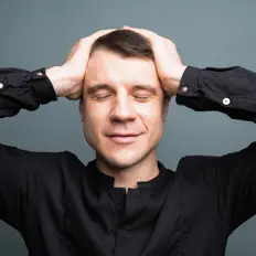 Mairos을(를) 듣고, 뮤직 비디오를 보고, 약력을 읽고, 투어 일정 등을 확인하세요!