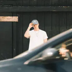 Dylan Williams सुनें, म्यूज़िक वीडियो देखें, बायो पढ़ें, दौरे की तारीखें और बहुत कुछ देखें!