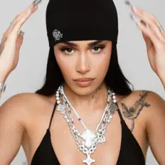 聆聽 Lost Girl、觀看音樂影片、閱讀小傳、查看巡演日期等！