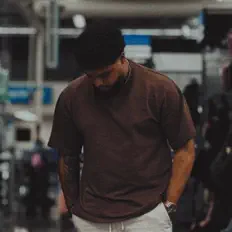 Dengarkan Breezyy, tonton video musik, baca bio, lihat tanggal tur & lainnya!