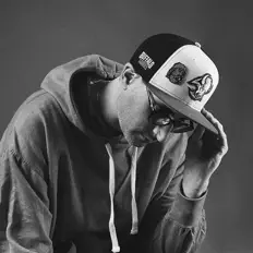 Ouça .Madamimadam., assista a videoclipes, leia a biografia, veja as datas das turnês e mais!