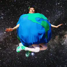 Hör dir Hila the Earth an, schau dir Musikvideos an, lies die Biografie, finde Tourdaten und mehr!