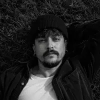 Hör dir undefined an, schau dir Musikvideos an, lies die Biografie, finde Tourdaten und mehr!
