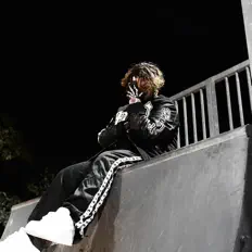 Luister naar Zefz, bekijk muziekvideo's, lees de bio, bekijk de tourdata, en meer!