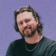 Hör dir Shaky an, schau dir Musikvideos an, lies die Biografie, finde Tourdaten und mehr!