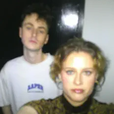 Poslechněte si interpreta Dix Enormous, sledujte hudební videa, přečtěte si životopis, podívejte se na data turné a další informace.