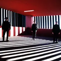 Poslechněte si interpreta undefined, sledujte hudební videa, přečtěte si životopis, podívejte se na data turné a další informace.