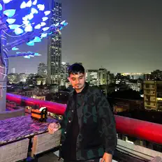Dengarkan Jazz Dee, tonton video musik, baca bio, lihat tanggal tur & lainnya!