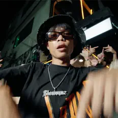 Escucha a SLOWVXNZ, mira videos musicales, lee su biografía, consulta las fechas de las gira y más.