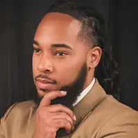 Ouve undefined, vê vídeos de música, lê a biografia, vê as datas da digressão e muito mais!