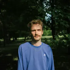 Dengarkan Titus Martinu, tonton video musik, baca bio, lihat tanggal tur & lainnya!