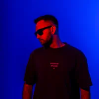 Ascolta undefined, guarda video musicali, leggi la biografia, vedi le date del tour & altro!