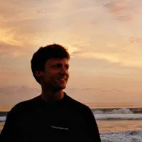Écoutez undefined, regardez des vidéoclips, lisez la biographie, consultez les dates de tournée et plus encore !