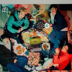 Escucha a vöv, mira vídeos musicales, lee la biografía, consulta fechas de giras y mucho más.